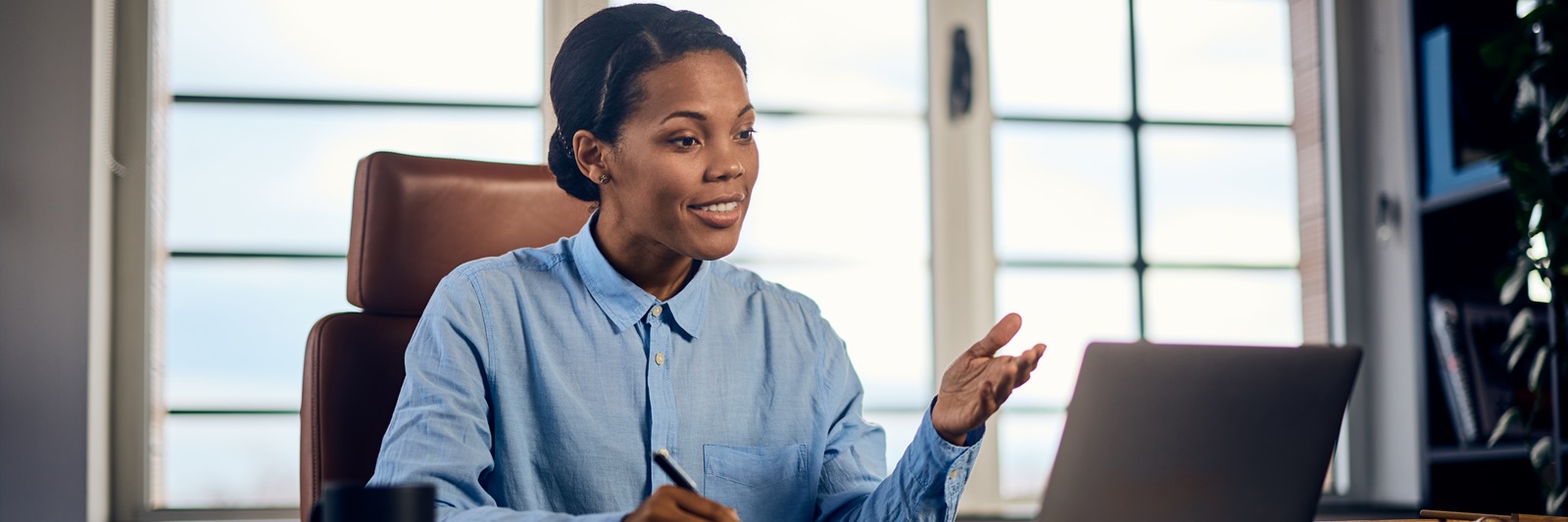 Professional leading a one-on-one platform walkthrough